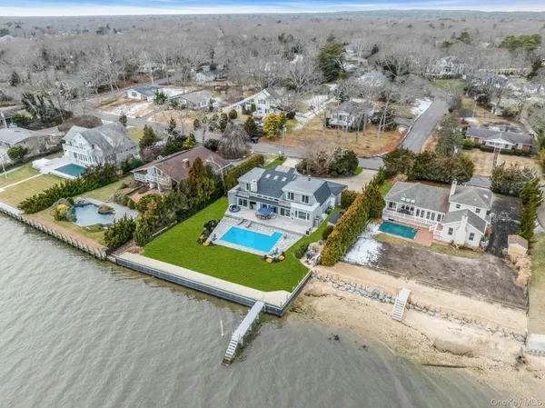 $3,199,000 | 17 Romana Drive, Hampton Bays, NY 11946