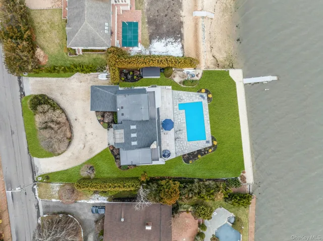 $3,199,000 | 17 Romana Drive, Hampton Bays, NY 11946