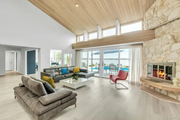 $3,199,000 | 17 Romana Drive, Hampton Bays, NY 11946