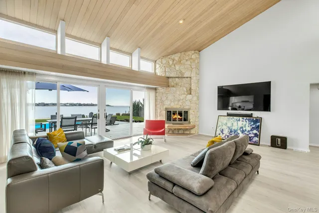 $3,199,000 | 17 Romana Drive, Hampton Bays, NY 11946