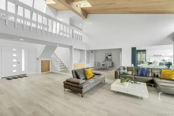 $3,199,000 | 17 Romana Drive, Hampton Bays, NY 11946