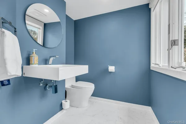 $3,199,000 | 17 Romana Drive, Hampton Bays, NY 11946