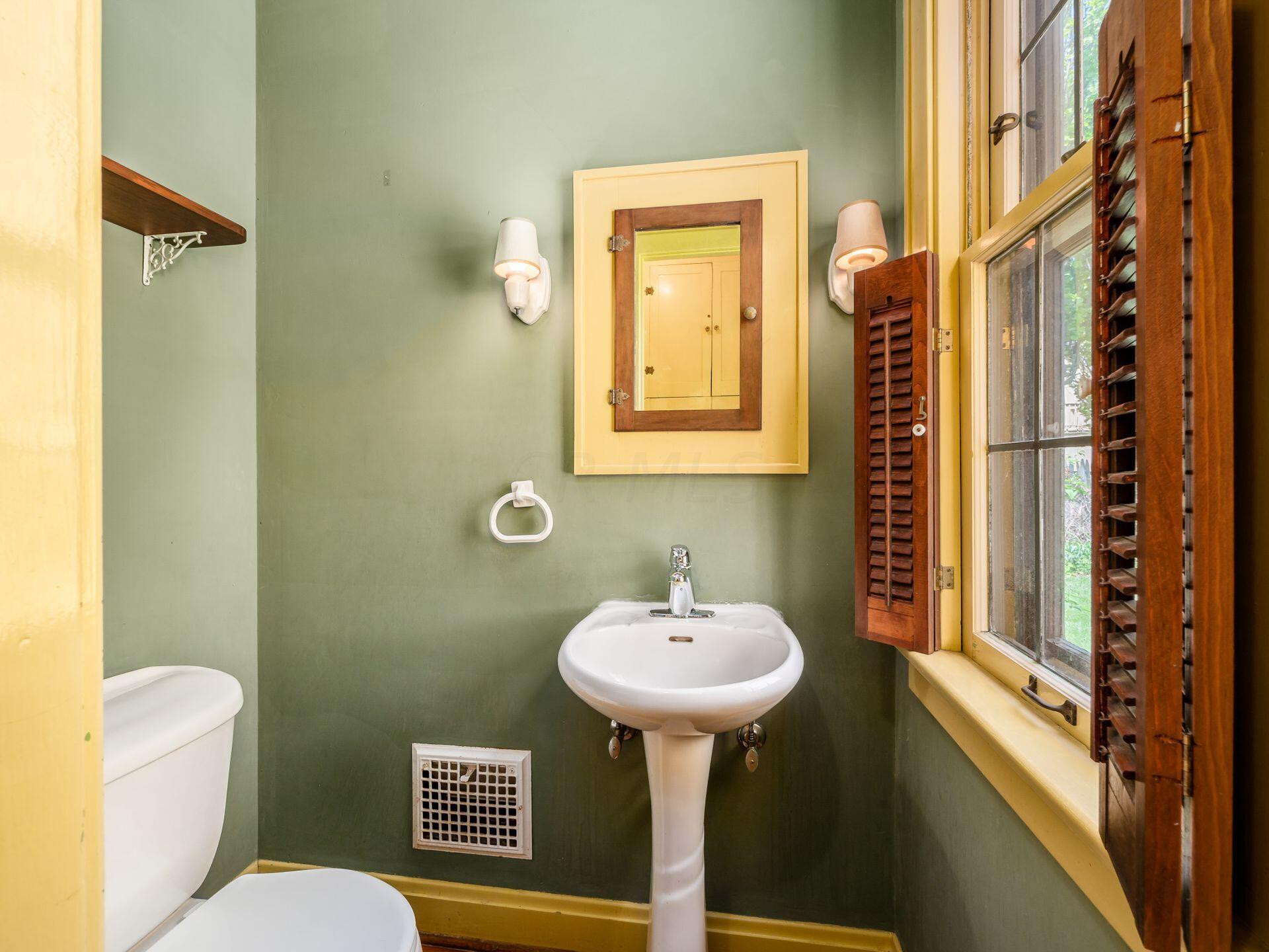 1974 Chatfield Road Columbus, OH 43221 - Photo 26 of 48 Half bath on first floor