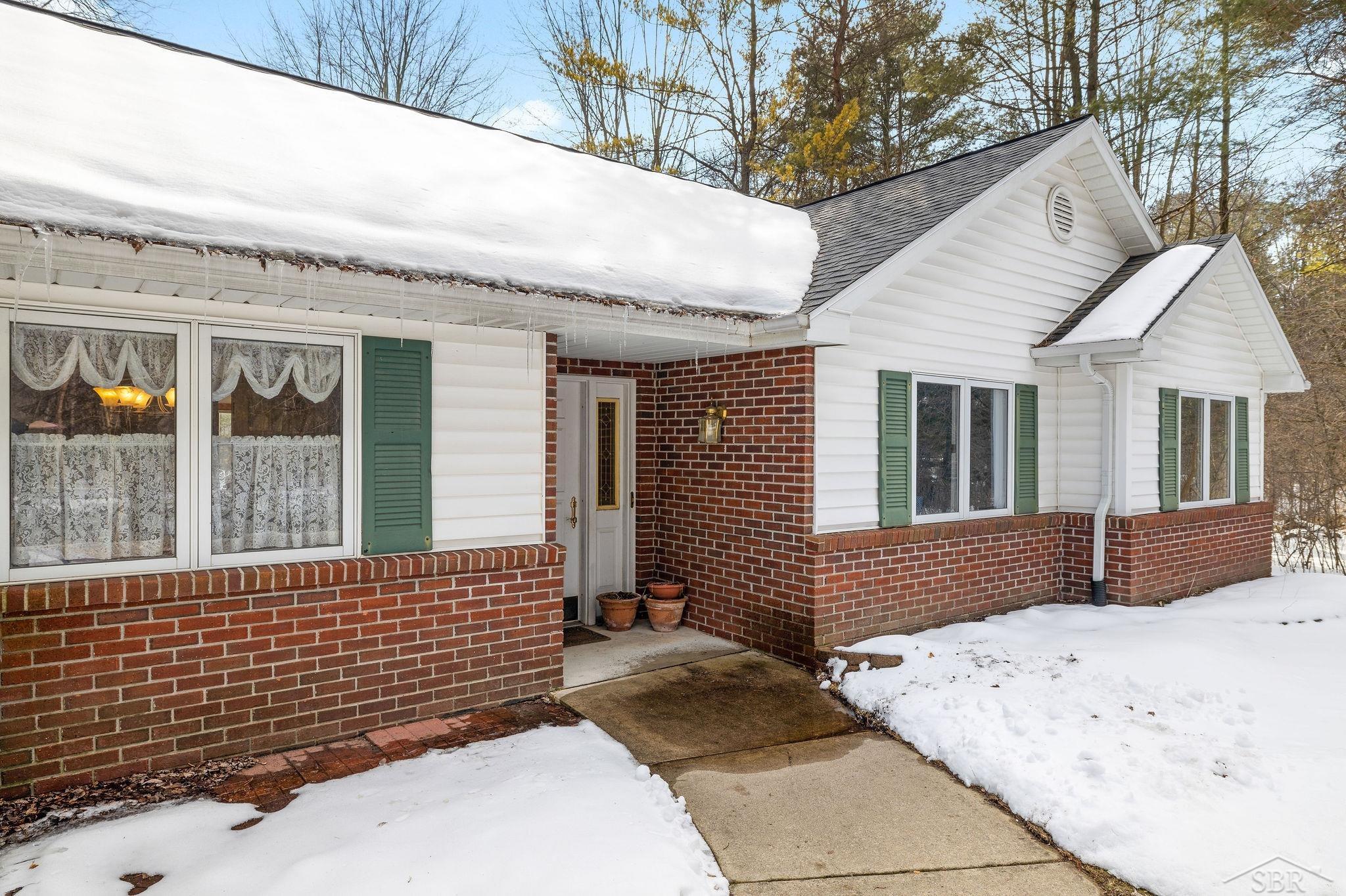 11637 West Freeland Road Freeland, MI 48623 - Photo 5 of 56 50103548-4.JPG