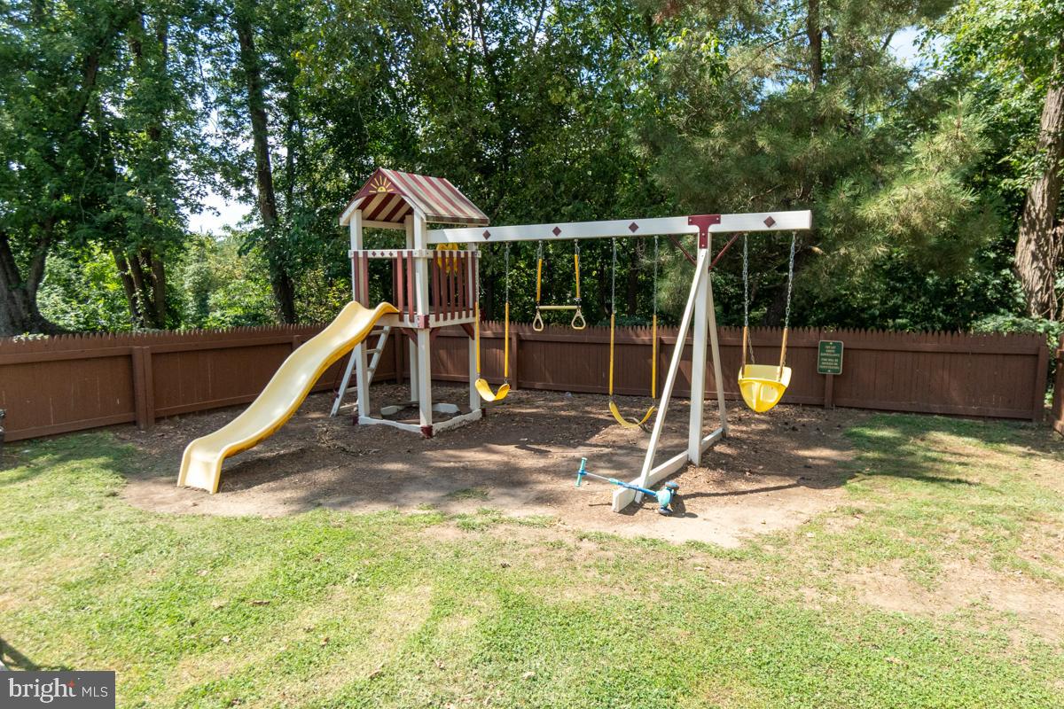 400 Glendale Road, Unit F30 Havertown, PA 19083 - Photo 2 of 23 Community Playground