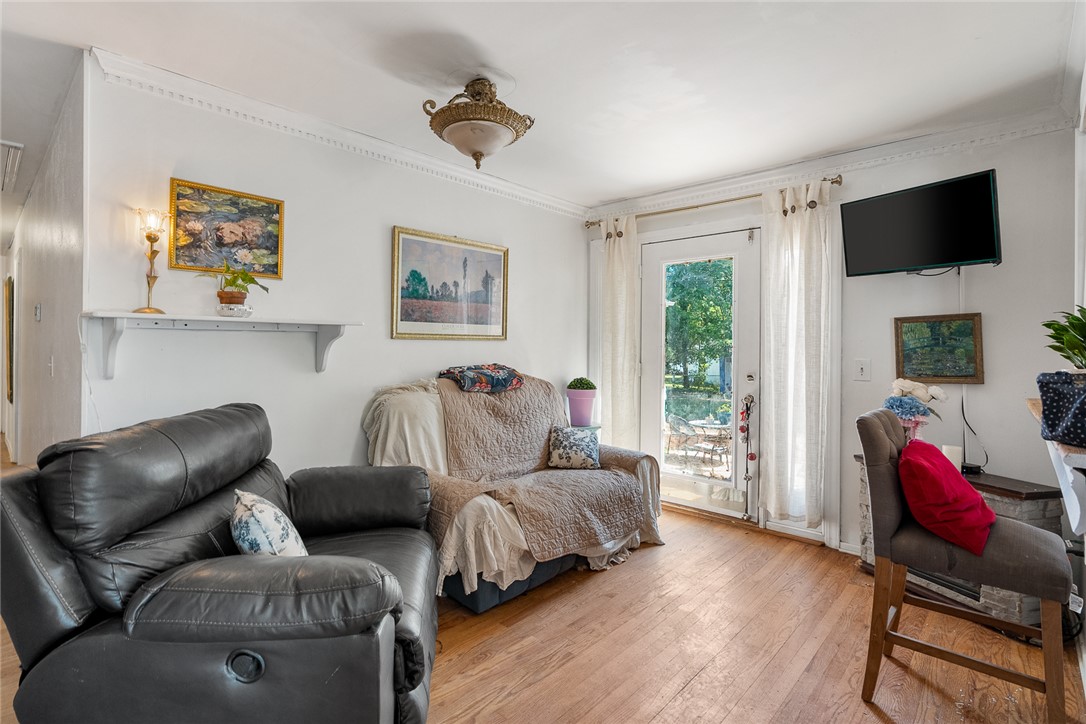 605 Sherry Drive Anderson, SC 29621 - Photo 16 of 36 This bright living space offers natural light and direct access to outdoor leisure.