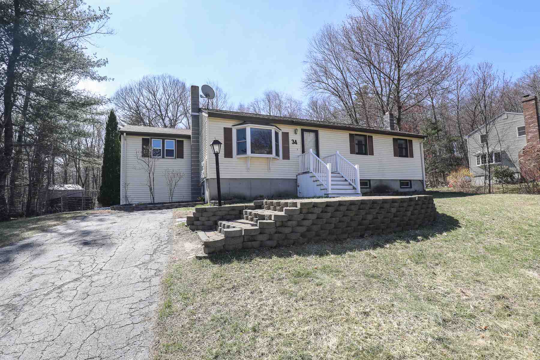 34 Gail Road Merrimack, NH 03054 - Photo 3 of 32