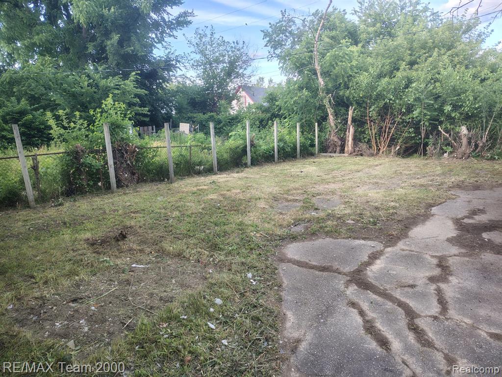 8860 Appoline Street Detroit, MI 48228 - Photo 5 of 45