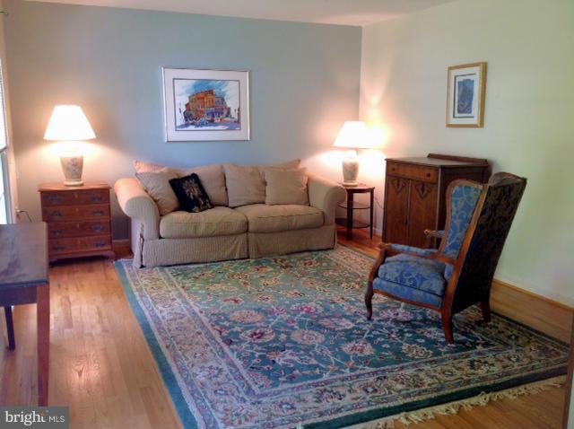 1317 Winding Waye Lane Silver Spring, MD 20902 - Photo 4 of 16 Living Room