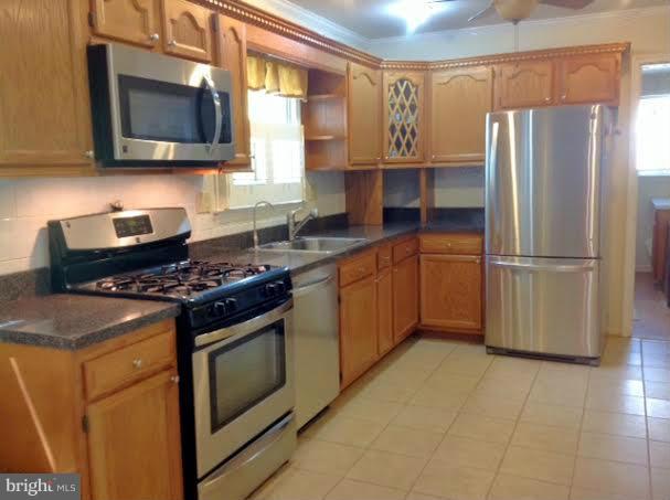 1317 Winding Waye Lane Silver Spring, MD 20902 - Photo 7 of 16 Updated , stainless steel appliances, gas range
