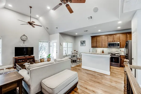 $2,650 | 5212 Washington Avenue, Houston, TX 77007