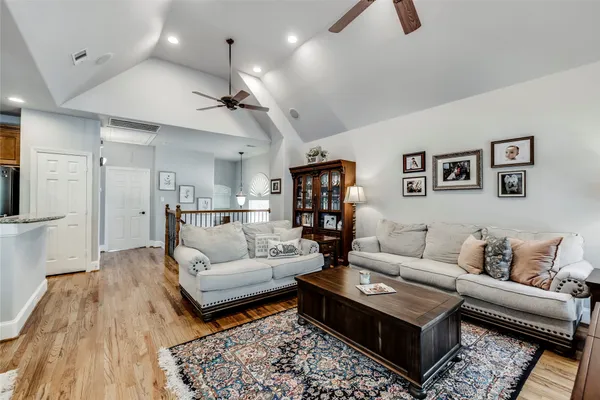 $2,650 | 5212 Washington Avenue, Houston, TX 77007