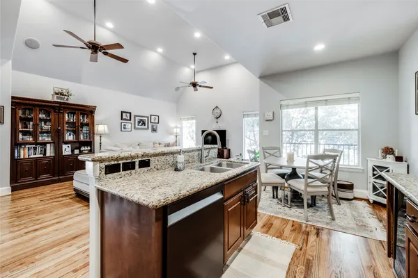 $2,650 | 5212 Washington Avenue, Houston, TX 77007