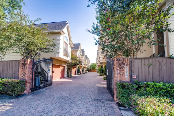 $2,650 | 5212 Washington Avenue, Houston, TX 77007