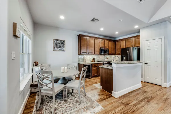 $2,650 | 5212 Washington Avenue, Houston, TX 77007