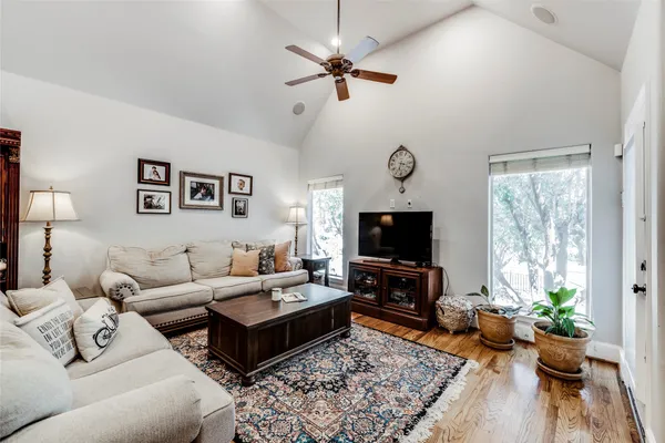 $2,650 | 5212 Washington Avenue, Houston, TX 77007