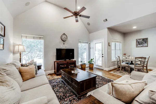 $2,650 | 5212 Washington Avenue, Houston, TX 77007