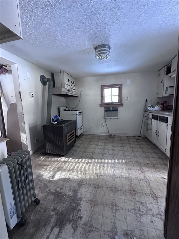 404 Sylvester Road Northampton, MA 01062 - Photo 2 of 6