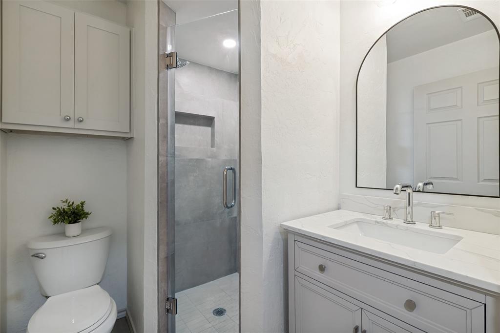 2607 Timberleaf Circle Carrollton, TX 75006 - Photo 21 of 34 Beautiful guest Bathroom