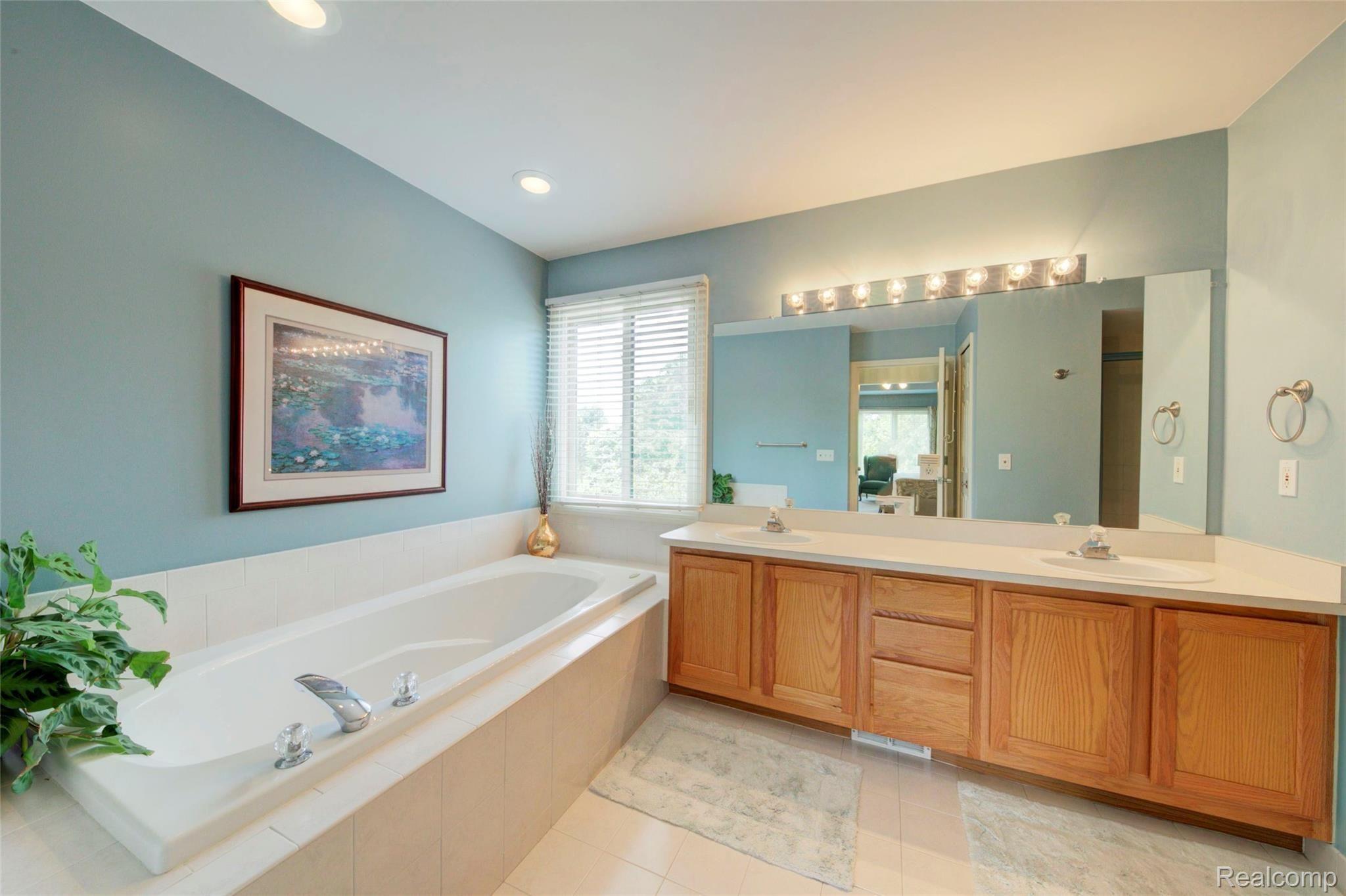 6649 Kennesaw Road Canton, MI 48187 - Photo 40 of 61 39 Master Bathroom.jpg