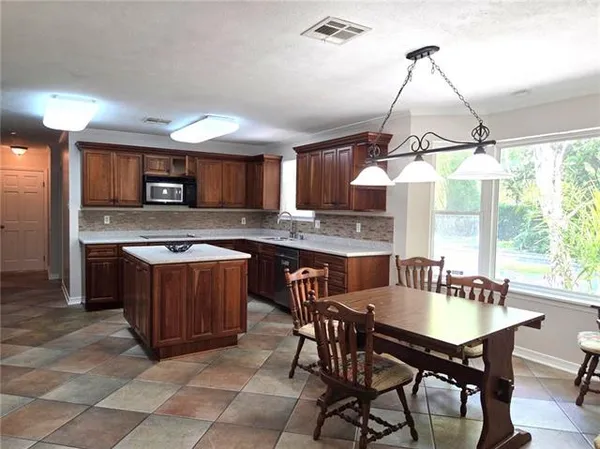 $3,200 | 12 Chateau Magdelaine Drive, Kenner, LA 70065