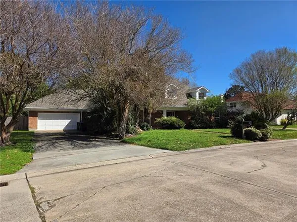 $3,200 | 12 Chateau Magdelaine Drive, Kenner, LA 70065