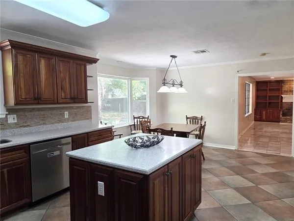 $3,200 | 12 Chateau Magdelaine Drive, Kenner, LA 70065