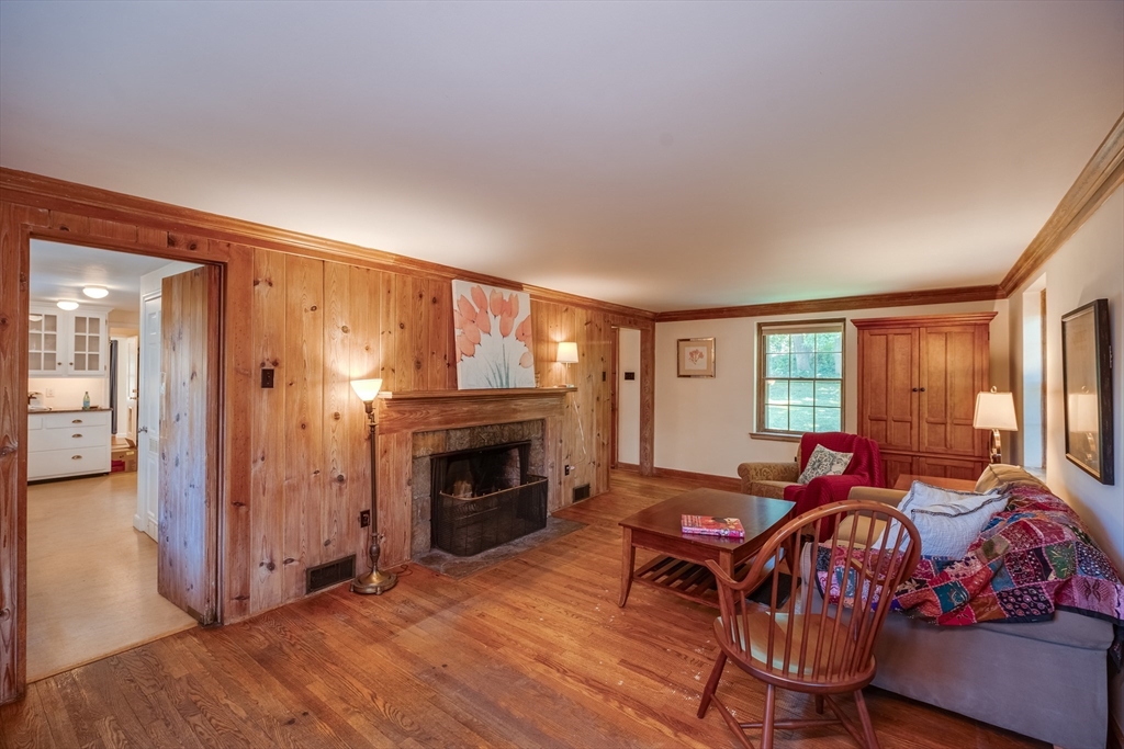 18 Plum Tree Road Amherst, MA 01002 - Photo 6 of 38