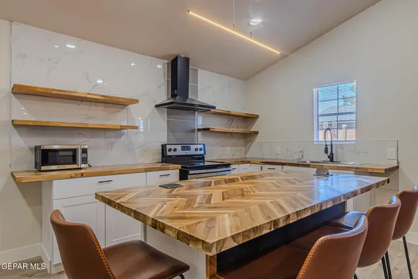 $290,000 | 905 Summer Street, Van Horn, TX 79855