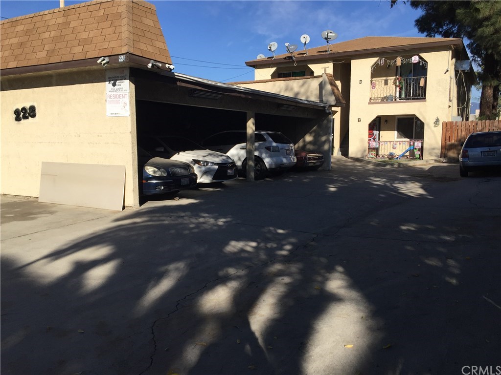 228 East Wilson Street Rialto, CA 92376 - Photo 3 of 26