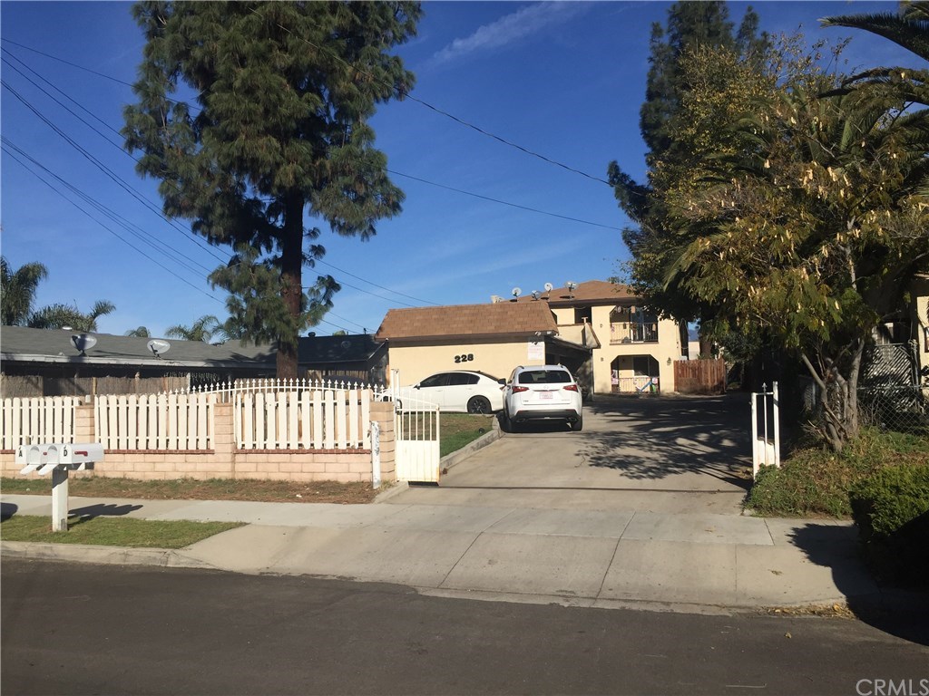 228 East Wilson Street Rialto, CA 92376 - Photo 4 of 26