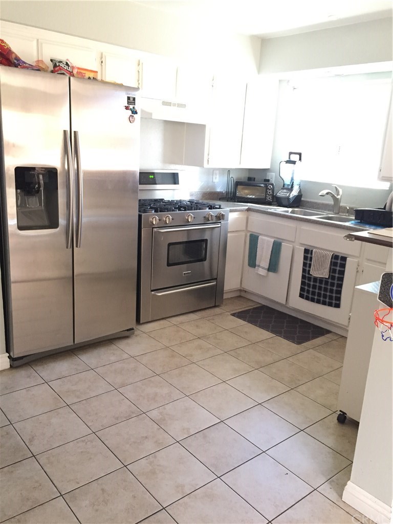 228 East Wilson Street Rialto, CA 92376 - Photo 10 of 26