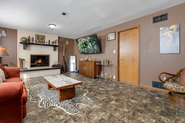 $255,000 | 17541 Maple Avenue, Lansing, IL 60438