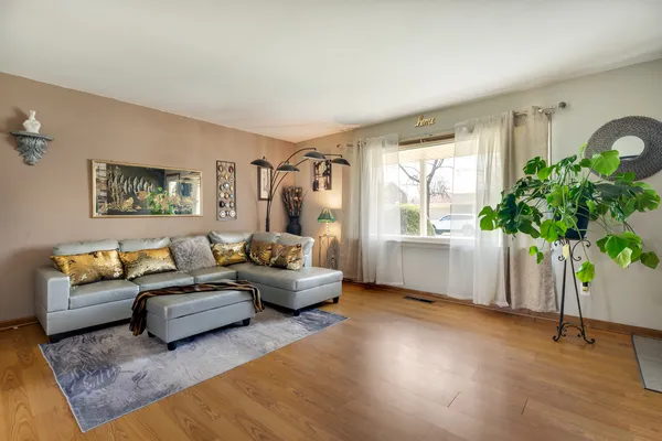 $255,000 | 17541 Maple Avenue, Lansing, IL 60438