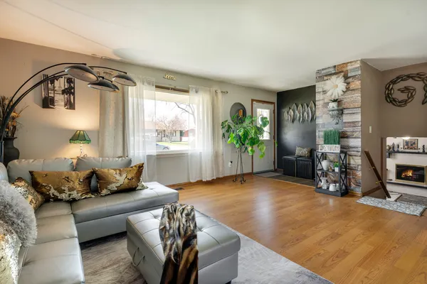 $255,000 | 17541 Maple Avenue, Lansing, IL 60438