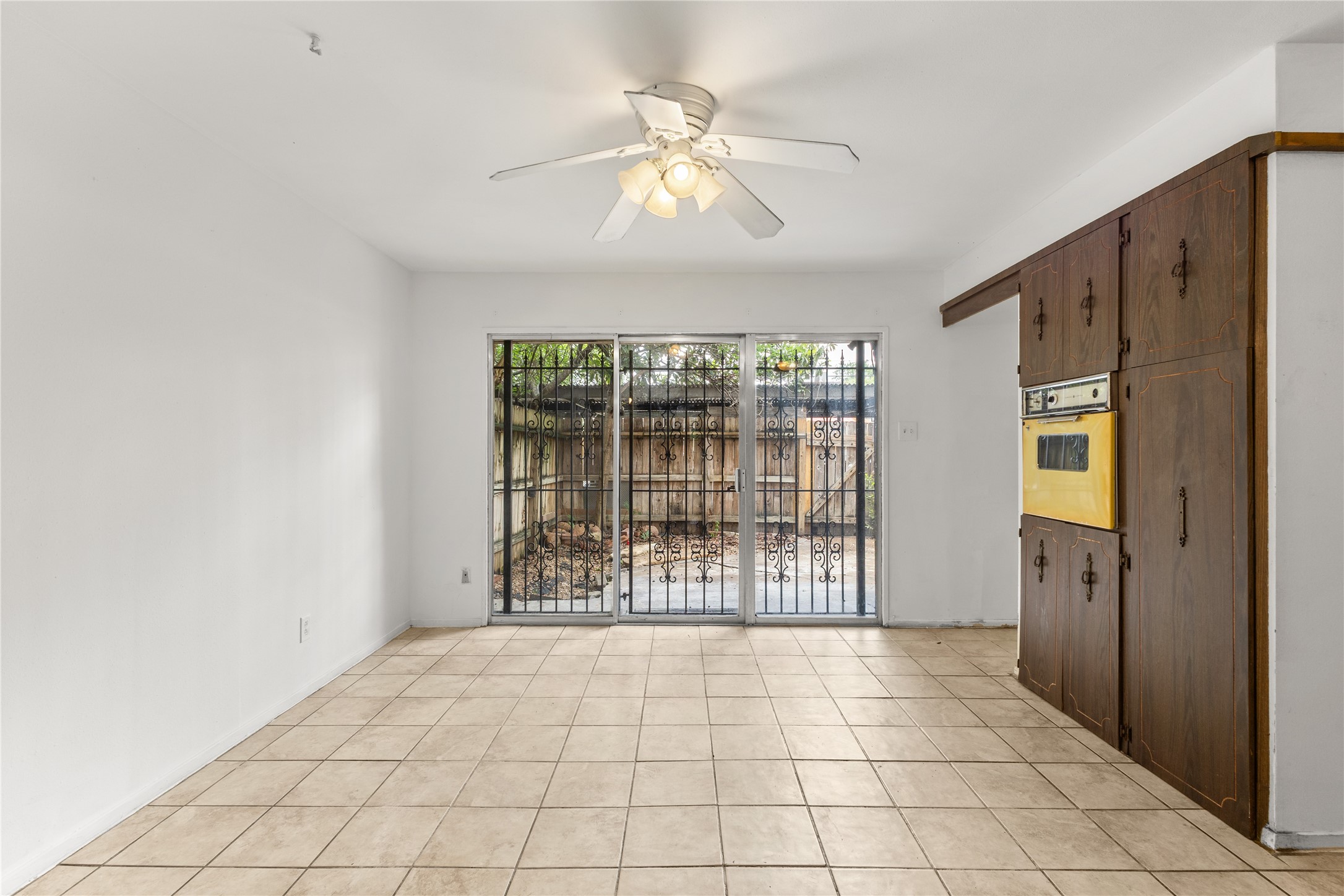 8238 Fondren Road, Unit 8238 Houston, TX 77074 - Photo 6 of 28 eating area kitchen combo