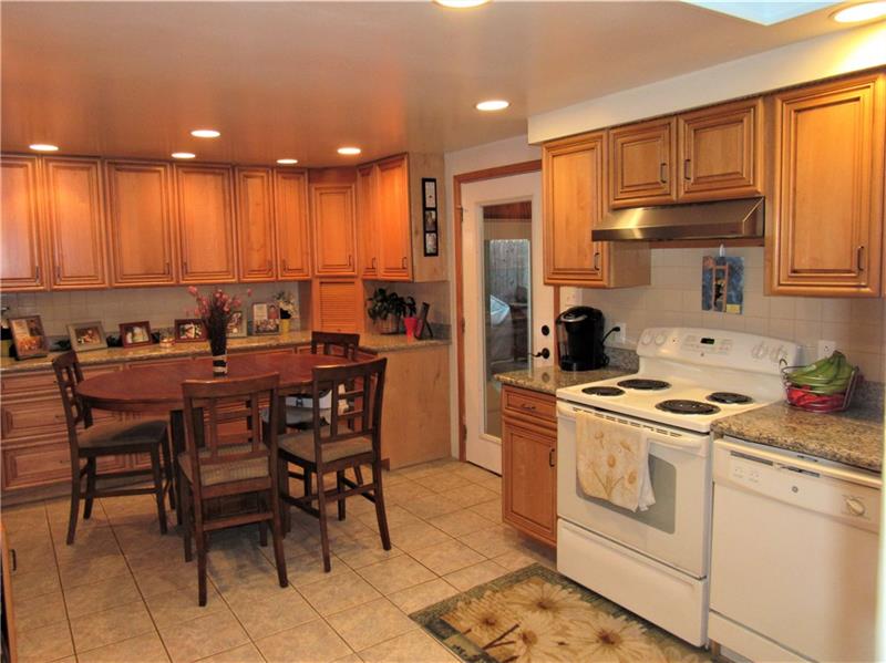 689 Pine Valley Drive Plum, PA 15239 - Photo 3 of 25