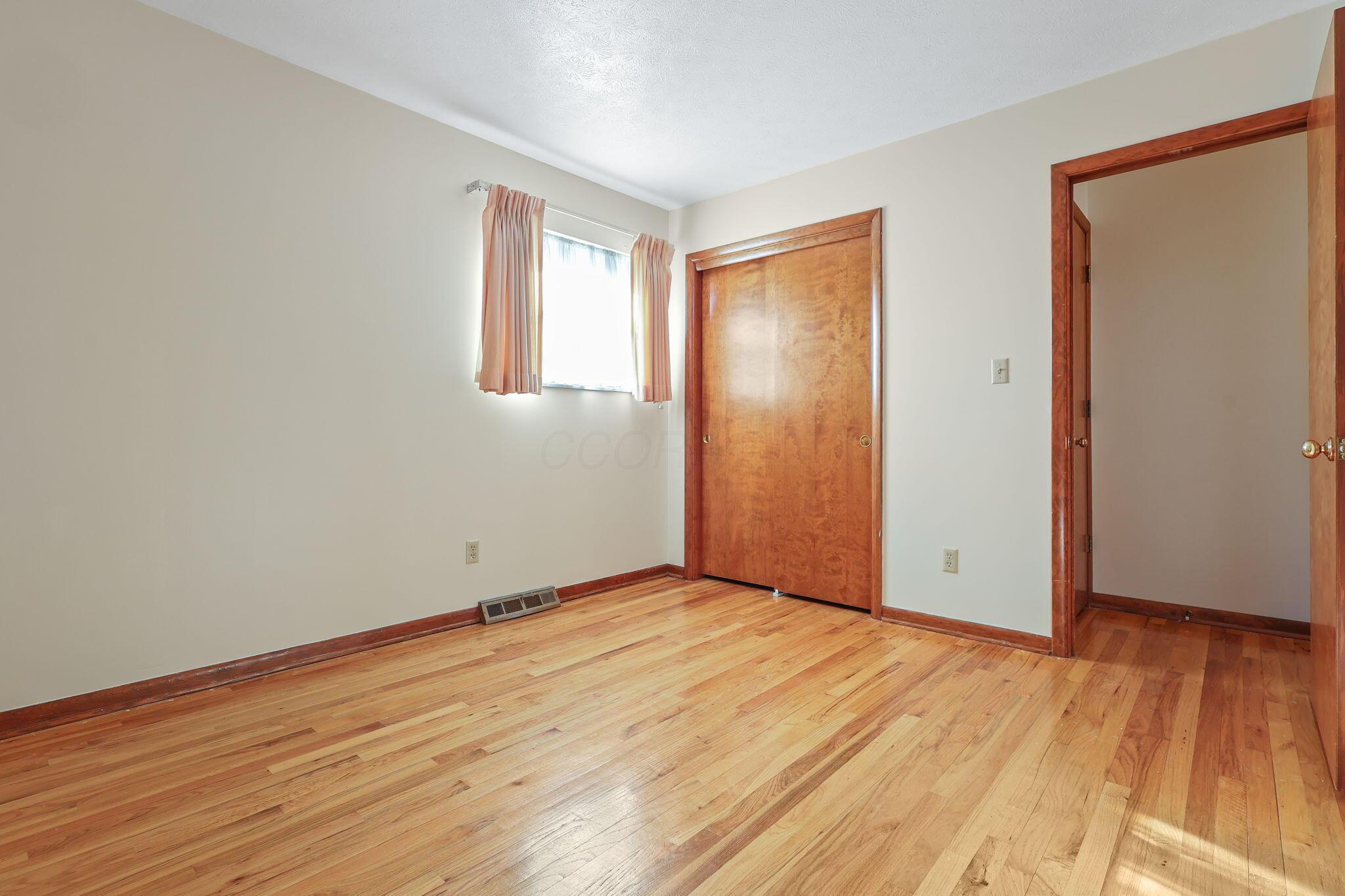6066 Sandgate Road Columbus, OH 43229 - Photo 22 of 47 35-web-or-mls-G02A8655