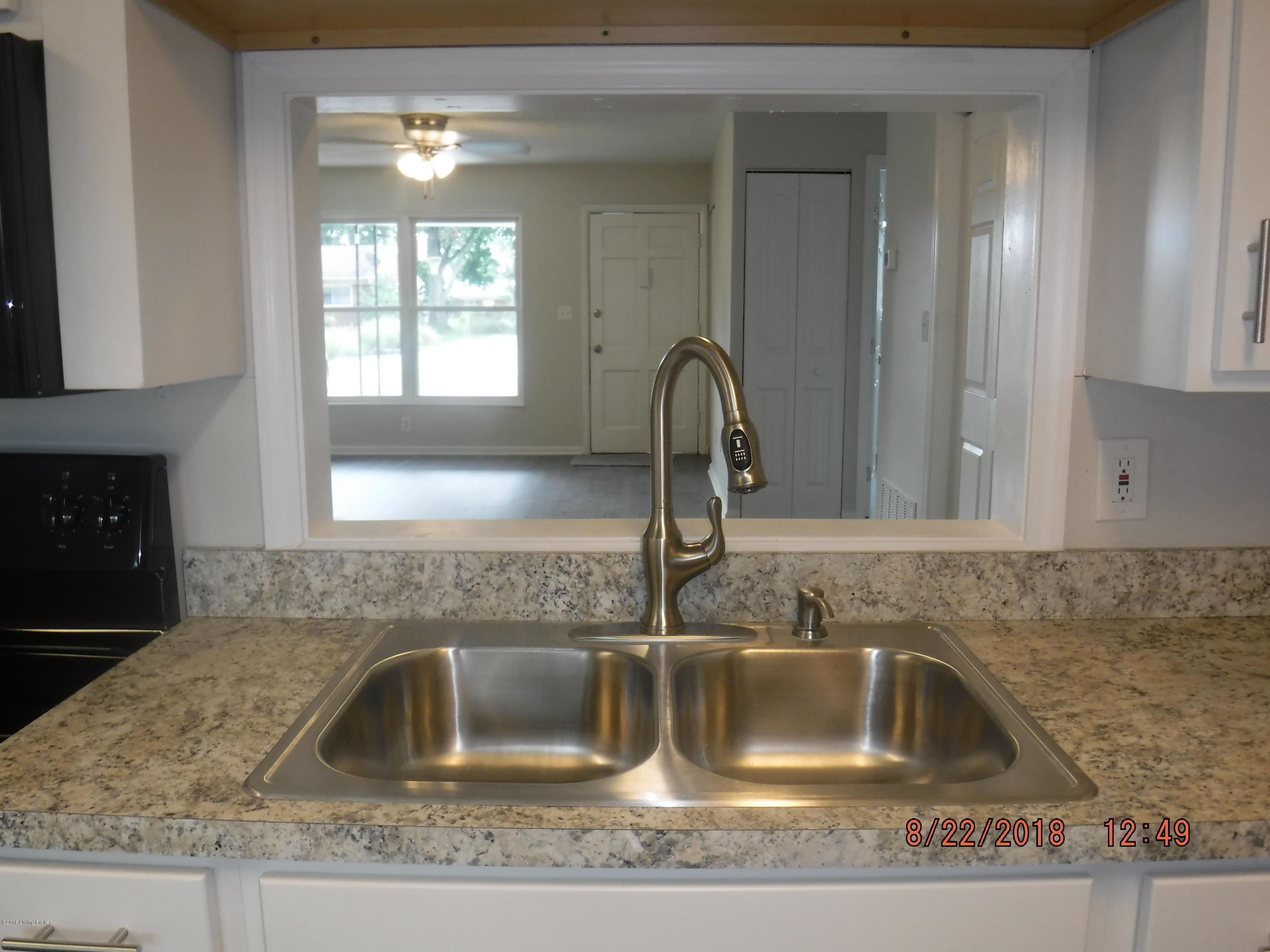 378 Meadowood Road Hillview, KY 40229 - Photo 12 of 32 DSCF4149