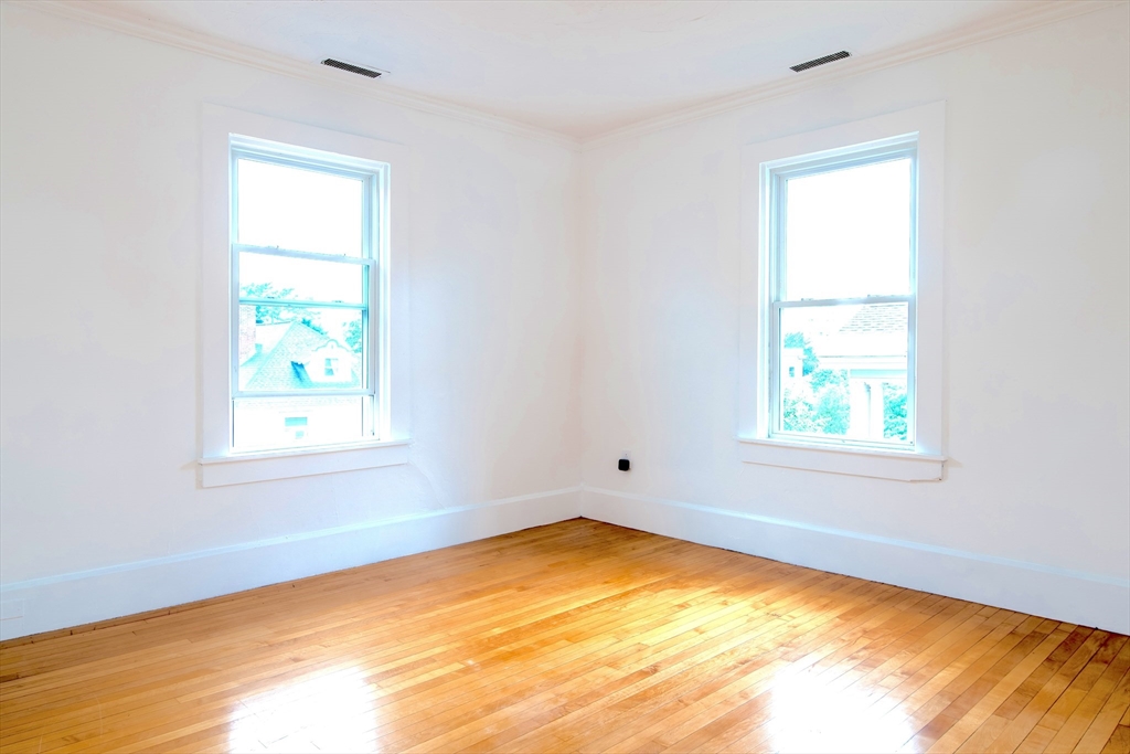5 Stoneland Road, Unit 2 Worcester, MA 01603 - Photo 4 of 6