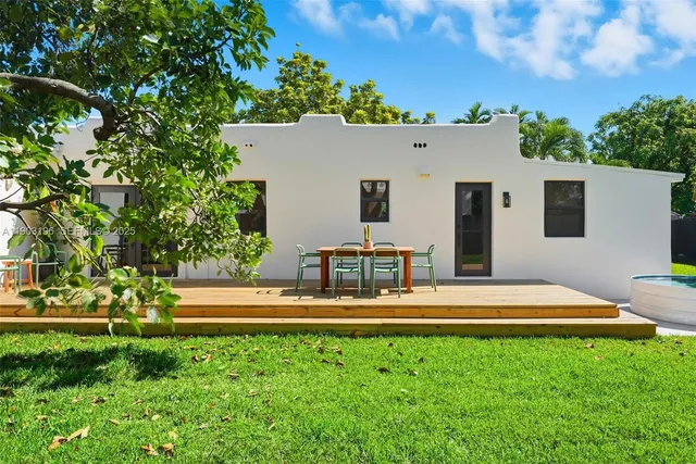 $1,250,000 | 2544 Southwest 19th Street, Miami, FL 33145