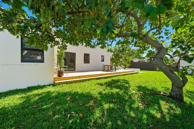 $1,250,000 | 2544 Southwest 19th Street, Miami, FL 33145