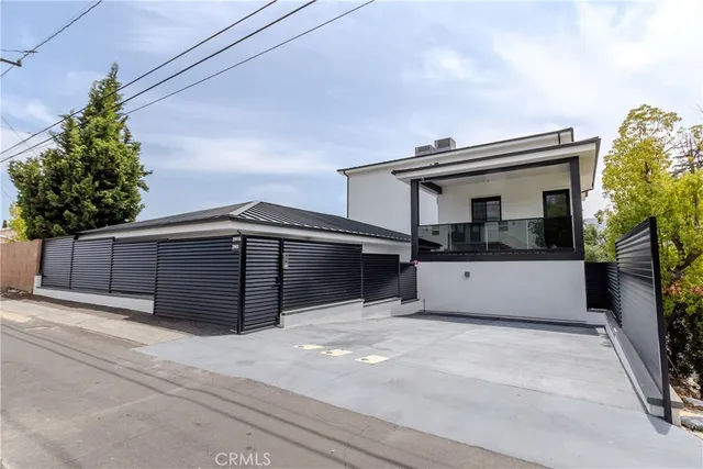 a house view with a outdoor space
