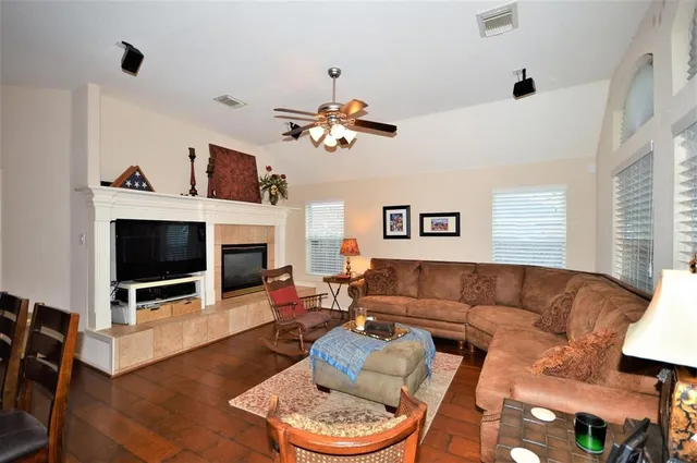 $2,350 | 3718 Tumbling Falls Drive, Manvel, TX 77578