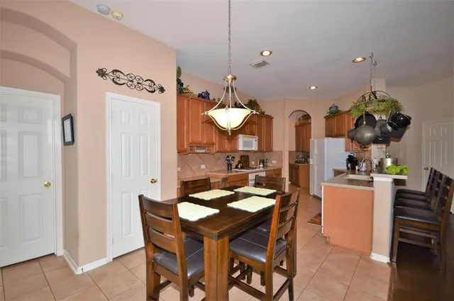 $2,350 | 3718 Tumbling Falls Drive, Manvel, TX 77578