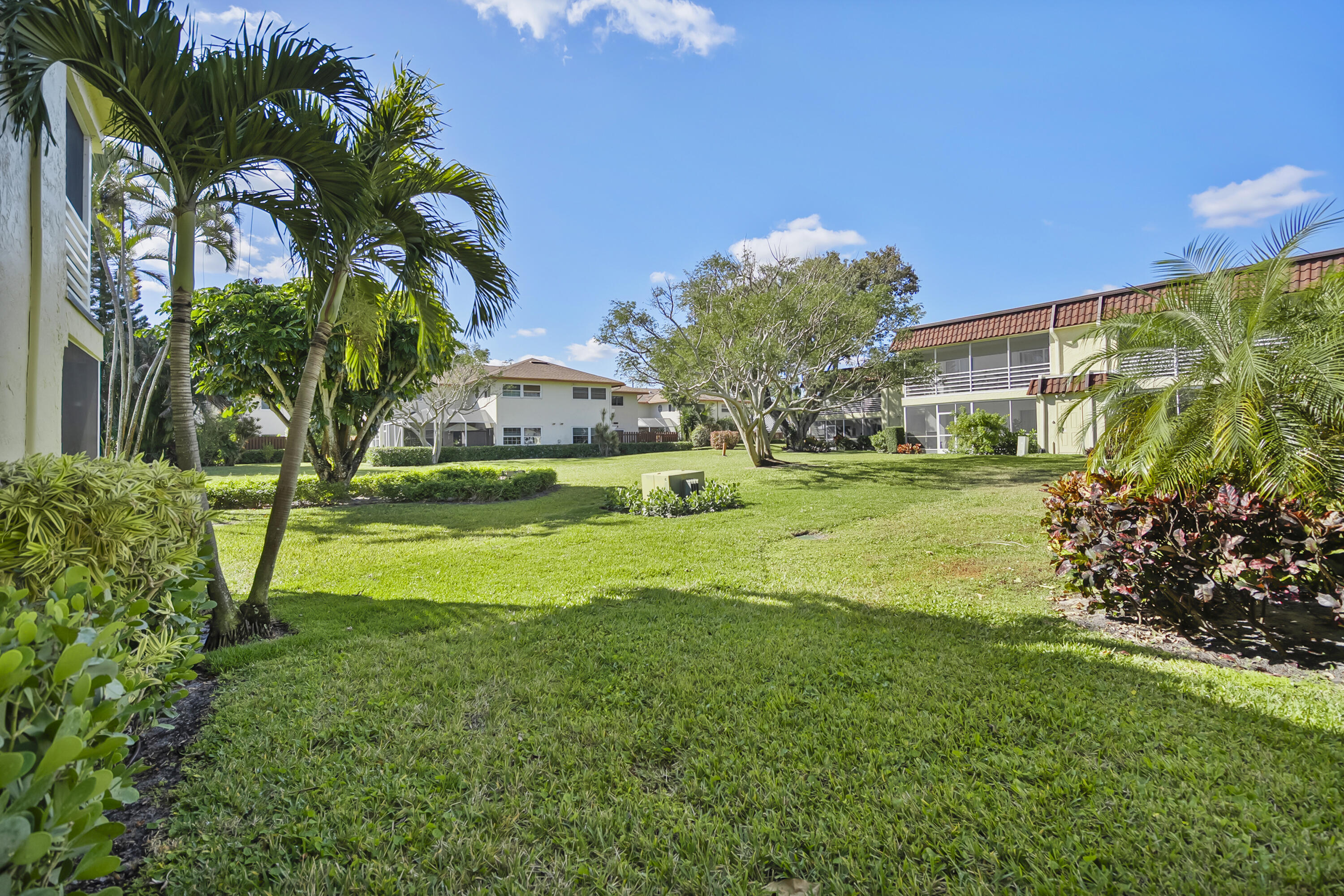 717 Highway 1, Unit 305 Jupiter, FL 33477 - Photo 34 of 51 a view of a park with plants and palm trees