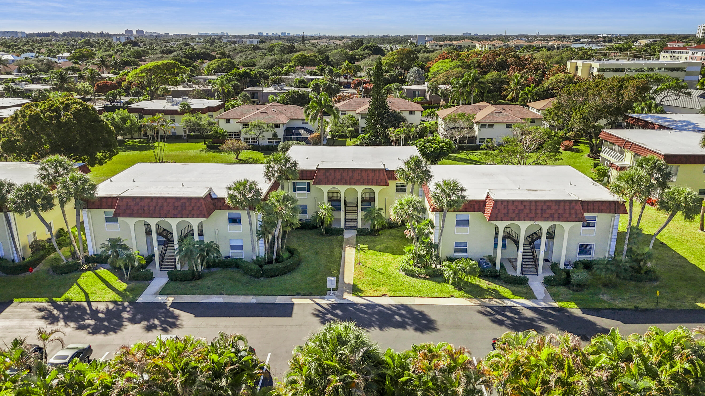 717 Highway 1, Unit 305 Jupiter, FL 33477 - Photo 41 of 51 an aerial view of multiple houses with a yard
