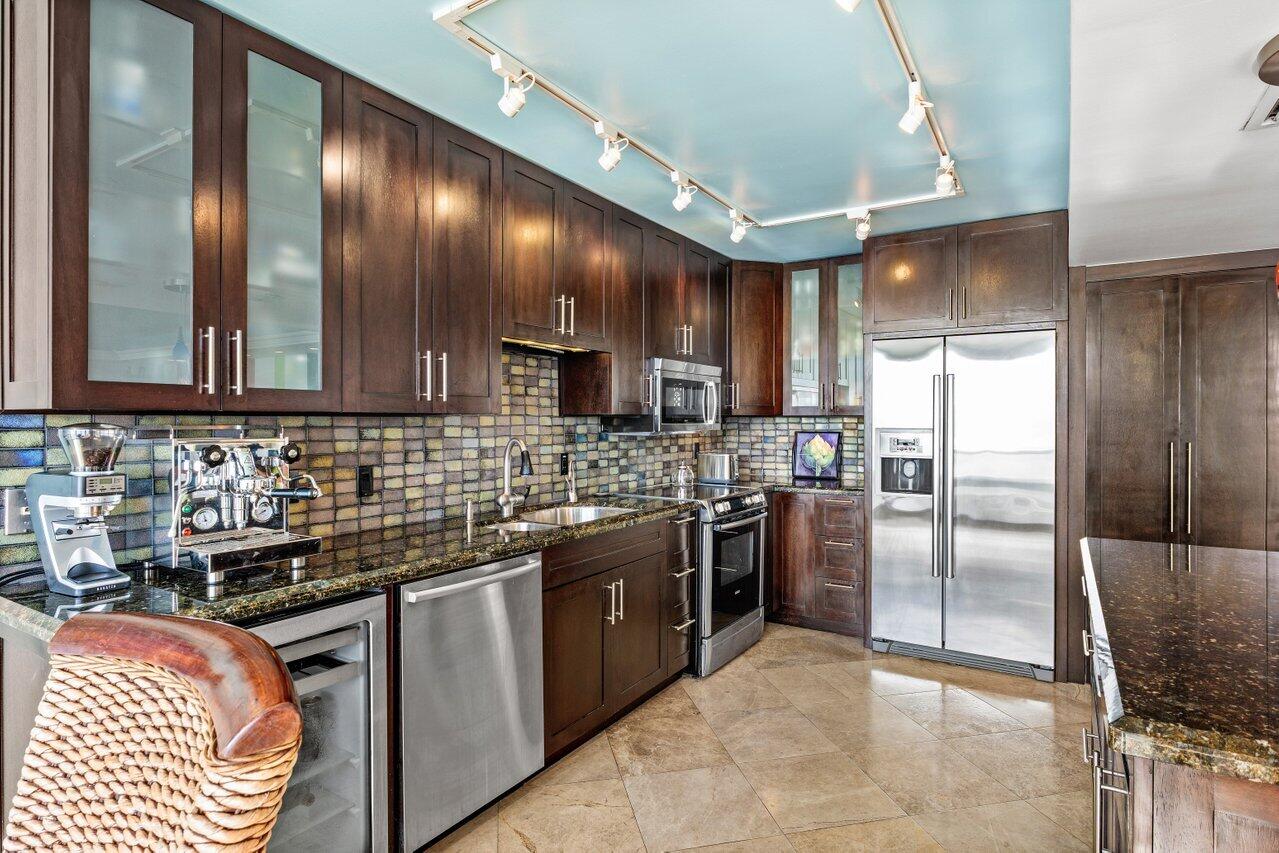 2800 South Ocean Boulevard, Unit 11C Boca Raton, FL 33432 - Photo 11 of 47 Kitchen