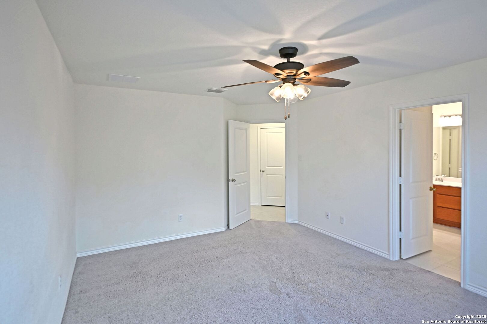 512 Dakota Creek New Braunfels, TX 78130 - Photo 11 of 38 a view of an empty room