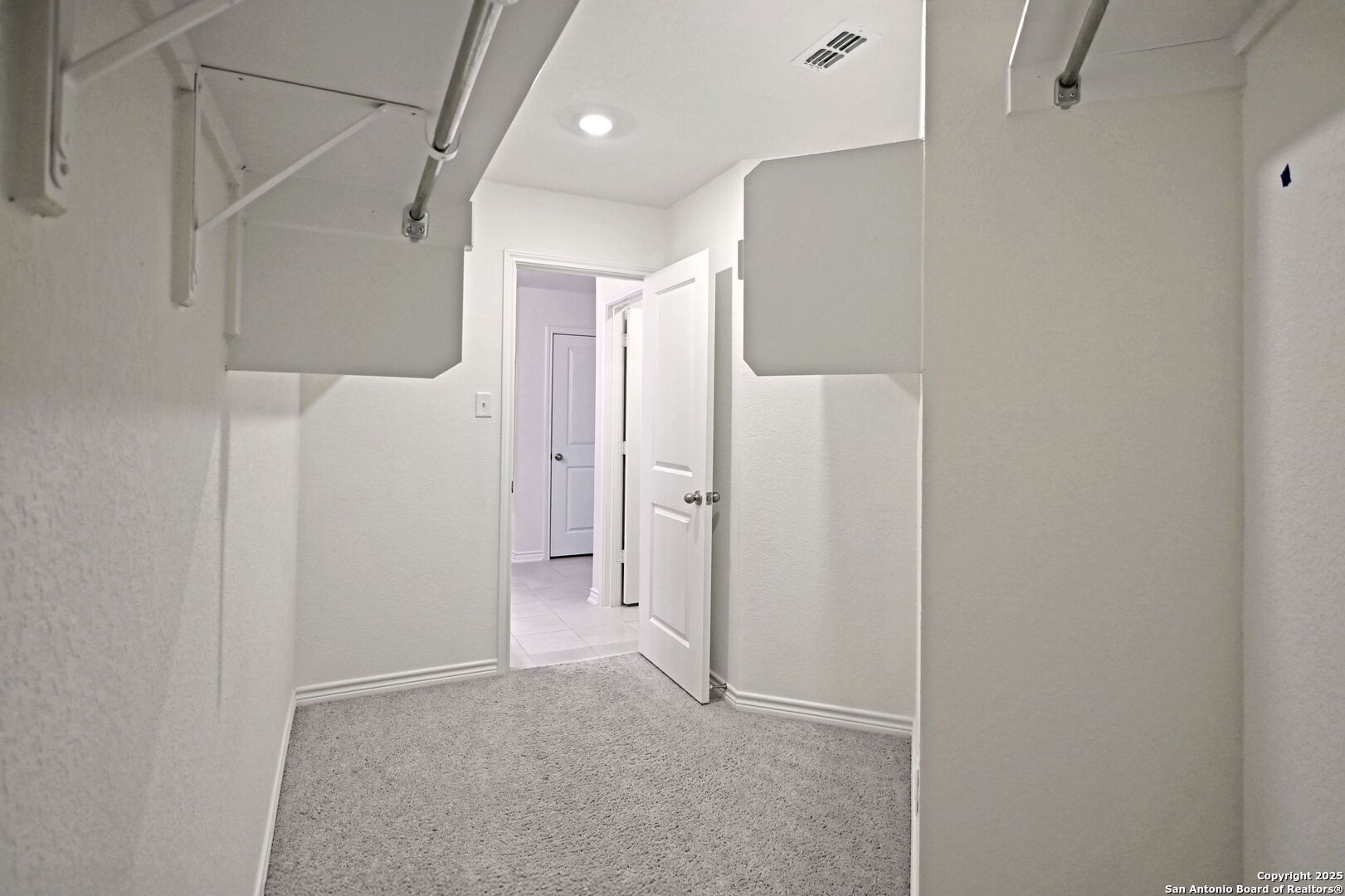 512 Dakota Creek New Braunfels, TX 78130 - Photo 16 of 38